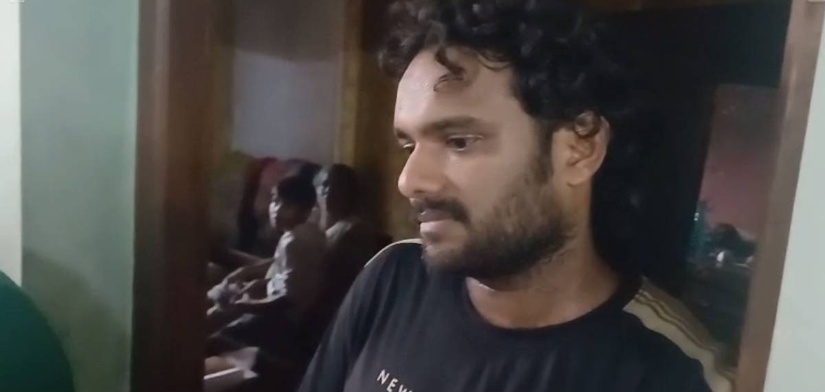 ജമ്മു കശ്മീരിലെ പൂഞ്ച് നിയന്ത്രണ രേഖയിലേക്ക് നുഴഞ്ഞു കയറാൻശ്രമിച്ച പാകിസ്താൻ പൗരനെ പിടികൂടി ഇന്ത്യൻ സൈന്യം. 20 വയസ്സ് പ്രായമുള്ളതായി കരുതപ്പെടുന്നയാളാണ് നുഴഞ്ഞുകയറിയത്. ഇയാളെ ഇന്ത്യൻ പ്രദേശത്തേക്ക് പ്രവേശിച്ച ഉടൻ കസ്റ്റഡിയിലെടുത്ത് വിശദമായി ചോദ്യം ചെയ്യുന്നതിനായി സുരക്ഷിതമായ സ്ഥലത്തേക്ക് മാറ്റിയിരിക്കുകയാണ്. സമാനമായി ഇന്ത്യൻ പ്രദേശത്തേക്ക് കടന്ന മറ്റൊരു പാകിസ്താൻ ബി‌എസ്‌എഫ് കഴിഞ്ഞ ദിവസം കസ്റ്റഡിയിലെടുത്തിരുന്നു.   ഐക്യരാഷ്ട്രസഭയുടെ രക്ഷാസമിതി യോഗത്തിൽ പാകിസ്താനെതിരെ ചോദ്യങ്ങളുമായി ഐക്യരാഷ്ട്രസഭ രംഗത്തെത്തി. ആക്രമണത്തിൽ ലക്ഷ്കർ ഇ തെയ്ബക്ക് ബന്ധമുണ്ടോയെന്ന് ചോദിച്ച ഐക്യരാഷ്ട്രസഭ, പാകിസ്താൻ മിസൈൽ പരീക്ഷണം നടത്തിയതിൽ ആശങ്ക പ്രകടിപ്പിച്ചു. ഭീകരർ മതവിശ്വാസത്തിന്റെ അടിസ്ഥാനത്തിൽ വിനോദസഞ്ചാരികളെ ലക്ഷ്യമിട്ടതെന്നാണ് യു എൻ നിരീഷണം.