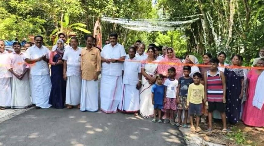 നവീകരണം പൂർത്തിയാക്കിയ നെല്ലിക്കുഴി പഞ്ചായത്തിലെ ചെളിക്കുഴി തണ്ട് റോഡ് ഉദ്ഘാടനം ചെയ്തു