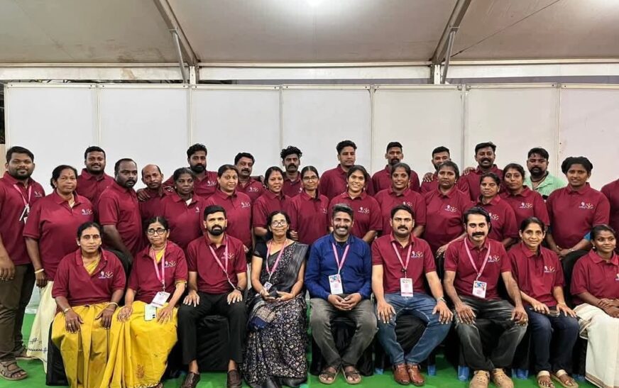 ഫുഡ്കോര്‍ട്ടില്‍ സേവനനിരതരായി ഐഫ്രം ടീം