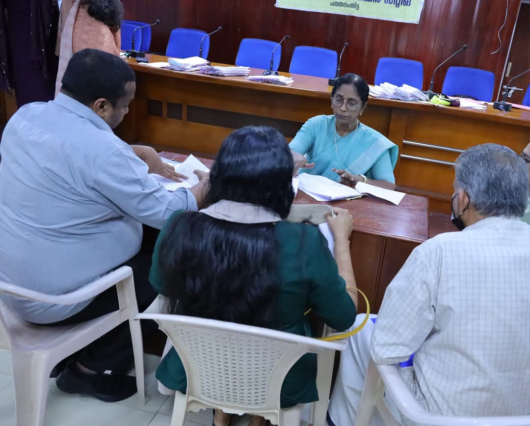 വനിതാ കമ്മിഷന്‍ അദാലത്ത്: 17 പരാതിക്ക് പരിഹാരം
