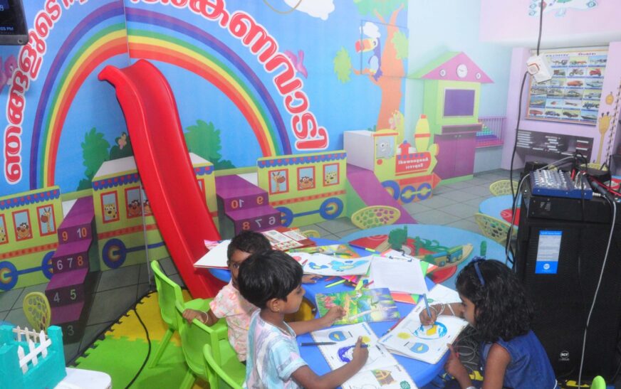 സ്മാര്‍ട്ട് അങ്കണവാടി കാണാം, കുട്ടിയുടെ ആരോഗ്യവും വിലയിരുത്താം…