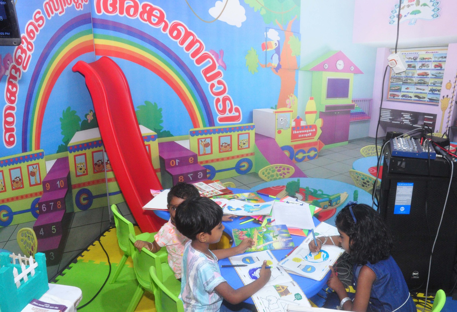 സ്മാര്‍ട്ട് അങ്കണവാടി കാണാം, കുട്ടിയുടെ ആരോഗ്യവും വിലയിരുത്താം…