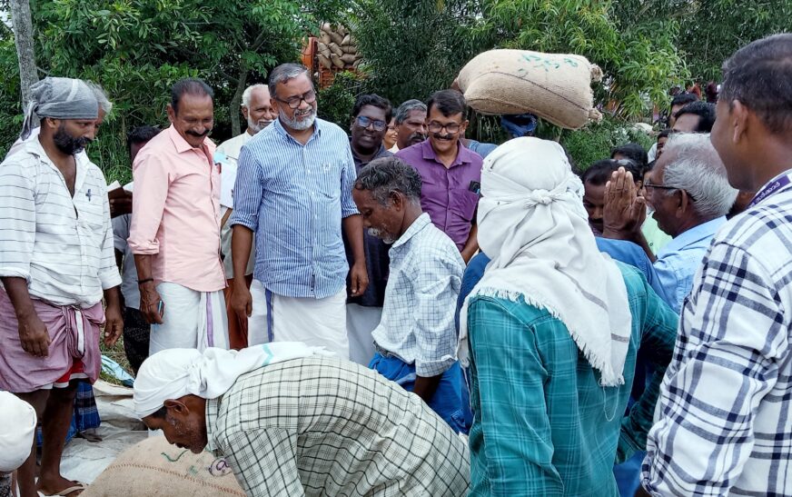 ആദ്യമായി കർഷകരിൽ നിന്ന് നെല്ല് സംഭരിച്ച് കൃഷി വകുപ്പ്
