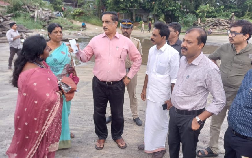 തോട്ടപ്പള്ളി പൊഴി മുറിക്കൽ : ജില്ലാ കളക്ടർ സ്ഥലം സന്ദർശിച്ചു