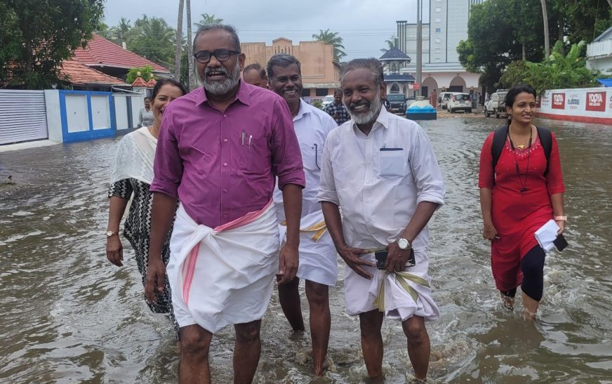 പുലിമുട്ട് നിര്‍മ്മാണം രണ്ടാംഘട്ടം തുടങ്ങി; കടല്‍ കലിതുള്ളിയാലും ഒറ്റമശ്ശേരിയിലെ തീരവാസികള്‍ക്കിനി ബുദ്ധിമുട്ടുണ്ടാവില്ല: മന്ത്രി പി പ്രസാദ്