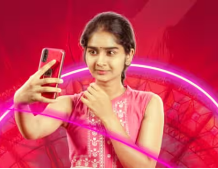മൊബൈല്‍ അഡിക്ഷന്‍റെ കഥയുമായി ‘ഈ വലയം’; ഫസ്റ്റ് ലുക്ക് പോസ്റ്റർ പുറത്ത്