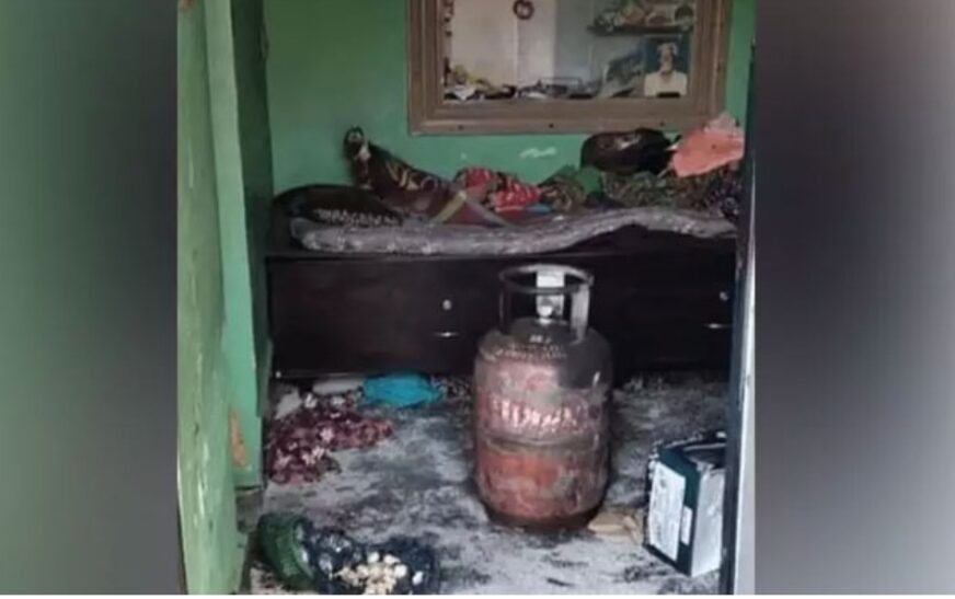 പാചക വാതക സിലിണ്ടർ ചോർന്ന് വീടിനു തീപിടിച്ചു; രണ്ട് പേർക്ക് ദാരുണാന്ത്യം