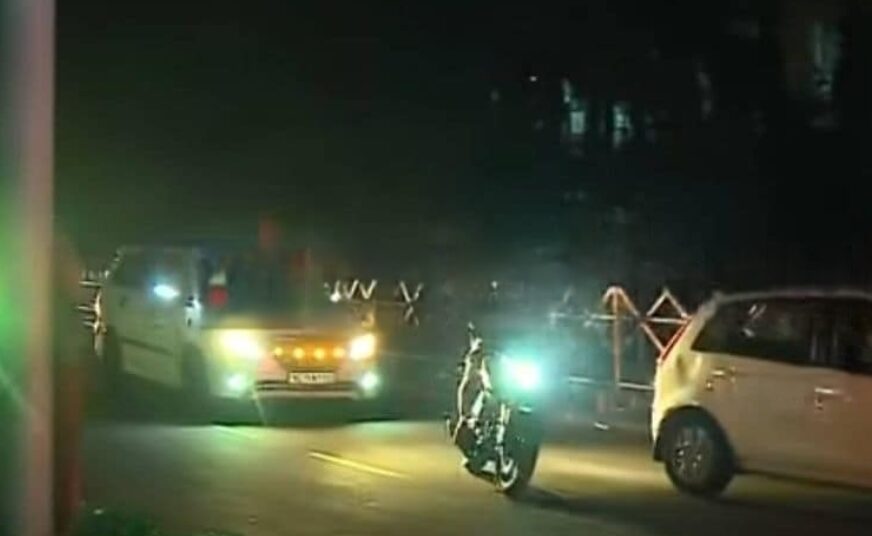പ്രധാനമന്ത്രിയുടെ വഴിയിൽ തെരുവു വിളക്ക് തെളിഞ്ഞില്ല; പ്രതിഷേധവുമായി ബിജെപി പ്രവർത്തകർ