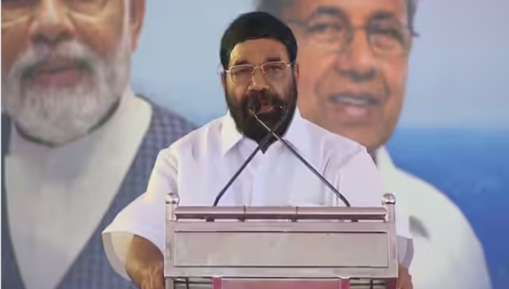 മുഖ്യമന്ത്രിയെ ഇരുത്തിപുകഴ്ത്തി മന്ത്രി വി എൻ വാസവൻ