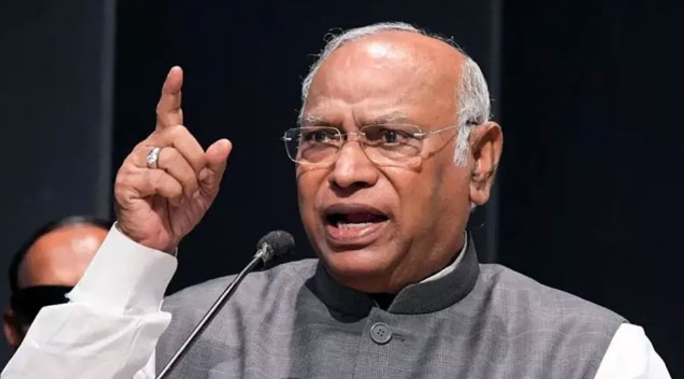 പ്രധാനമന്ത്രി തന്റെ കടമ നിർവഹിക്കുന്നതിൽ പരാജയപ്പെട്ടുവെന്ന് മല്ലികാർജുൻ ഖാർഗെ