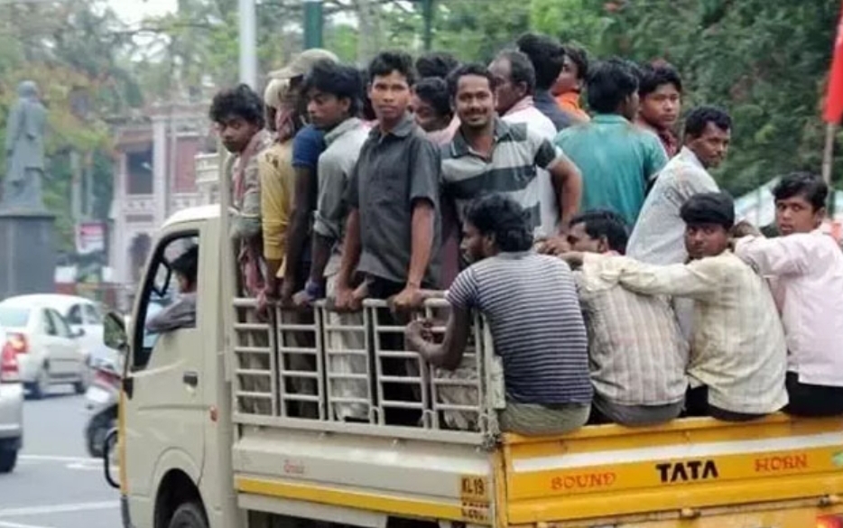 തൊഴിലാളികളെ കൊണ്ടുവരുന്ന സ്ഥാപനങ്ങൾക്കും ഏജൻസികൾക്കും ഉള്ള  ഫീസുകൾ കുത്തനെ കൂട്ടി സർക്കാർ