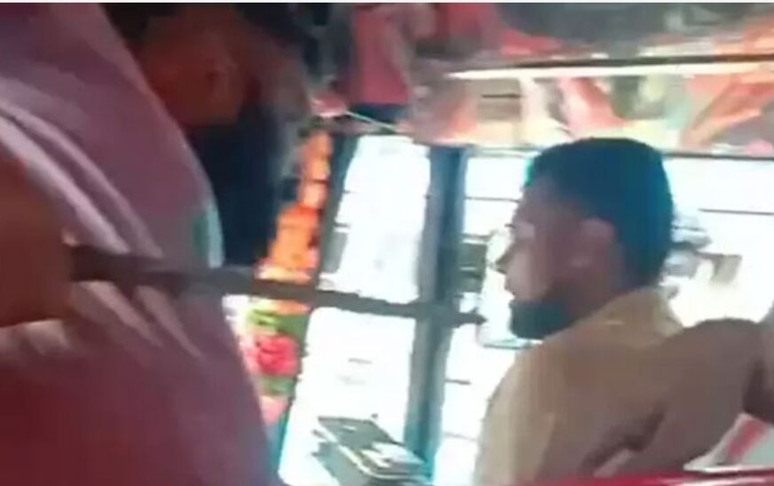 ഡ്രൈവറുടെ കഴുത്തിൽ വടിവാൾ വെച്ച് ​ഗുണ്ടാസംഘത്തി​ന്റെ ഭീഷണി