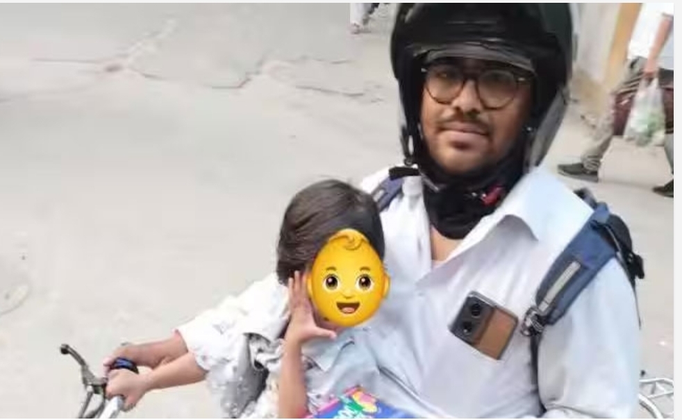 രണ്ട് വയസ്സുമാത്രമുള്ള കുഞ്ഞുമായി ഫുഡ് ഡെലിവറി ചെയ്യുന്ന അച്ഛൻ; പോസ്റ്റ് വൈറൽ