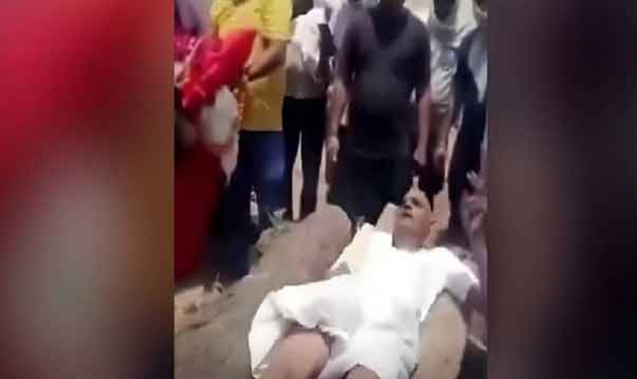 മരിച്ച അമ്മയുടെ ആഭരണങ്ങൾ വേണം; ചിതയിൽ കയറി കിടന്ന് മകൻ
