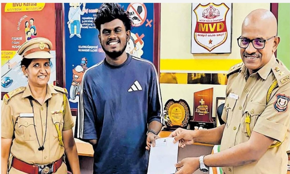 ഇരുപത്തിനാലാം വയസിൽ ഇടതുകൈ കൊണ്ട് വാഹനമോടിച്ച് ലൈസൻസ് സ്വന്തമാക്കി; കെവിൻ രചിച്ചത് പുതുചരിത്രം