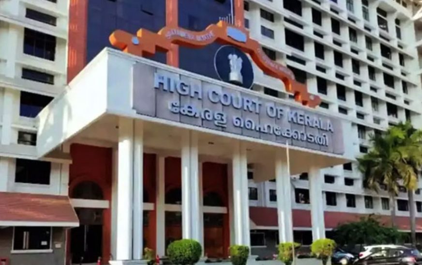 മാസപ്പടി കേസില്‍ നാല് മാസത്തേക്ക് തുടര്‍നടപടി വിലക്കി ഹൈക്കോടതി