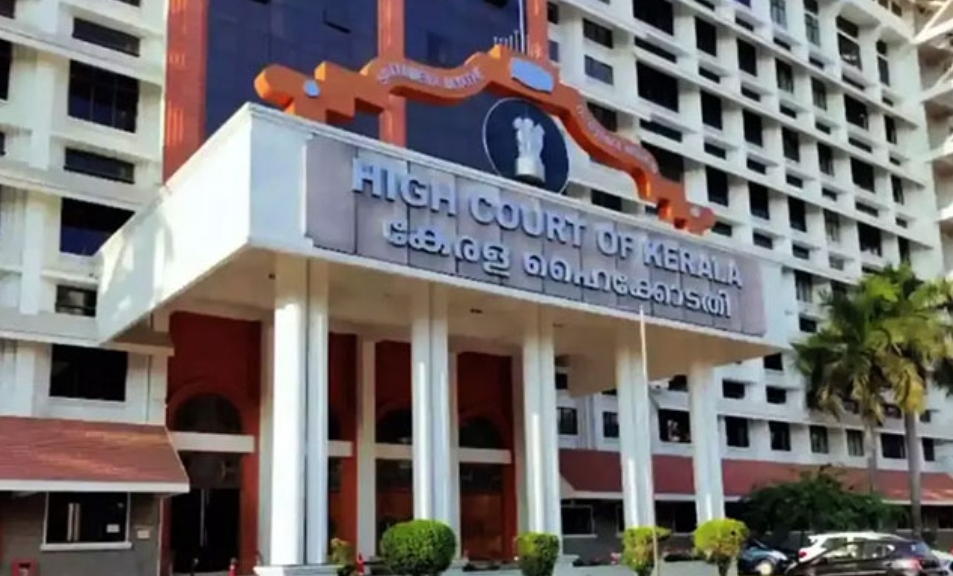 മാസപ്പടി കേസില്‍ നാല് മാസത്തേക്ക് തുടര്‍നടപടി വിലക്കി ഹൈക്കോടതി