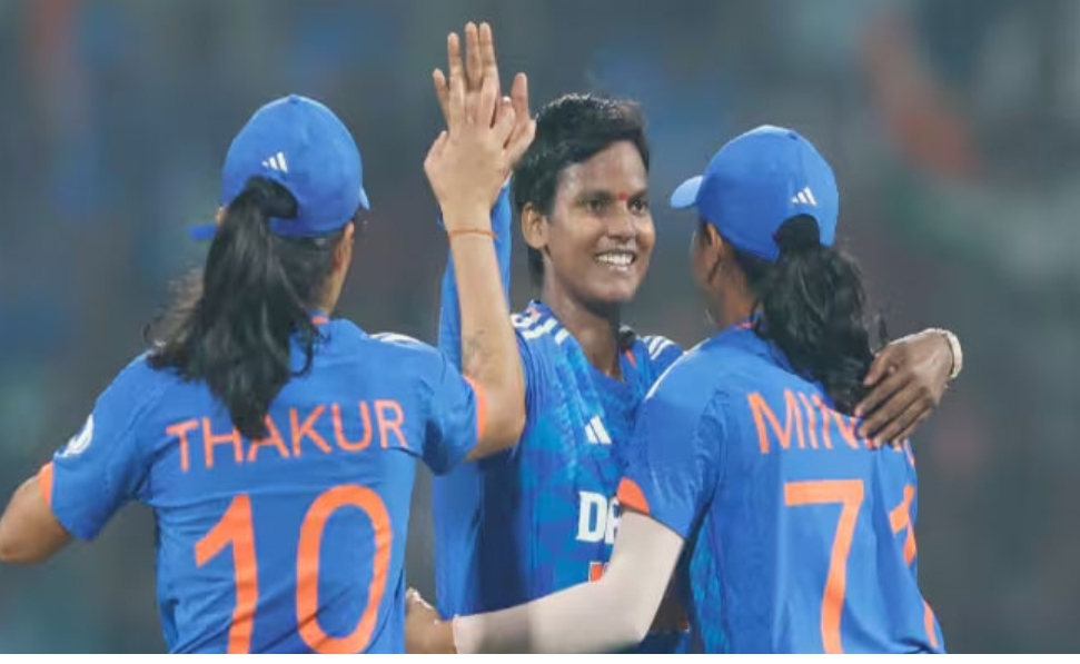 സ്വർണാഭരണങ്ങളും വിദേശ കറൻസിയും മോഷ്ടിച്ചു; സഹതാരത്തിനെതിരെ മോഷണക്കുറ്റം ആരോപിച്ച് ഇന്ത്യൻ താരം ദീപ്തി ശർമ