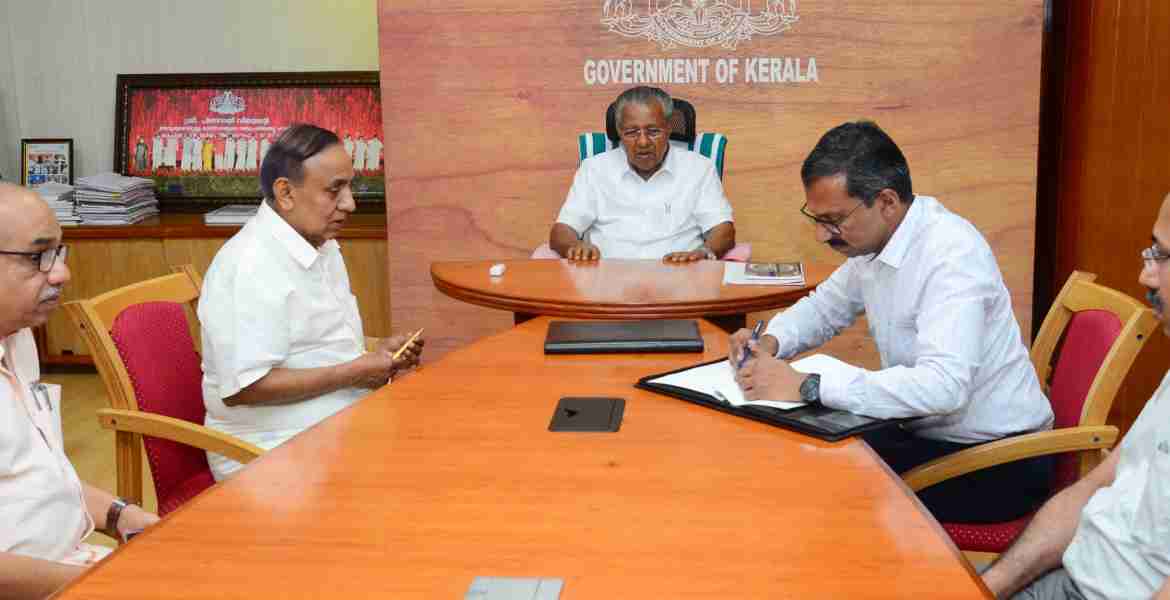 ഡോ.രവി പിളള അക്കാദമിക് എക്‌സലന്‍സ് സ്‌കോളര്‍ഷിപ്പ് പദ്ധതി:  മുഖ്യമന്ത്രിയുടെ സാന്നിധ്യത്തില്‍ ധാരണപത്രം ഒപ്പുവച്ചു