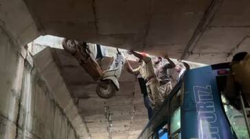 ഓടിക്കൊണ്ടിരുന്ന സ്കൂട്ടർ മേൽപ്പാലത്തിലെ വിടവിലൂടെ താഴേക്ക് വീണു
