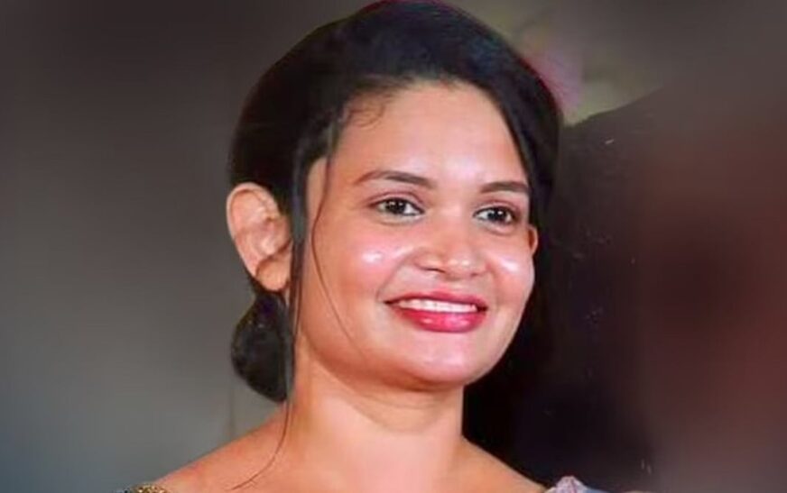 ആലപ്പുഴ തുറവൂരിൽ ലോറിയ്ക്കടിയില്‍പ്പെട്ട് യുവതി മരിച്ചു