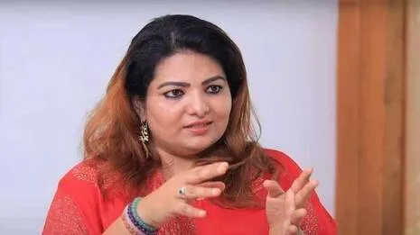 ‘മലയാള സിനിമ കൈപ്പിടിയിൽ ഒതുക്കാനുള്ള വട്ടിപലിശക്കാരന്റെ ഗൂഢനീക്കത്തിനു ലിസ്റ്റിൻ സ്റ്റീഫൻ കൂട്ടു നിൽക്കരുത്’;സാന്ദ്രാ തോമസ്