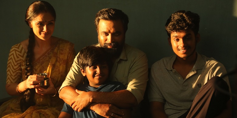 ശശികുമാറും സിമ്രാനും പ്രധാന വേഷങ്ങളിൽ എത്തുന്ന ‘ടൂറിസ്റ്റ് ഫാമിലി’ 50 കോടിയിലേക്ക്
