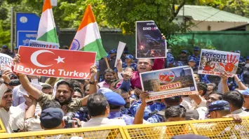 പാകിസ്ഥാനെ പിന്തുണച്ചു.. തുർക്കി, അസർബൈജാൻ എന്നിവയുമായുള്ള വ്യാപാര ബന്ധങ്ങൾ  അവസാനിപ്പിച്ച്   കോൺഫെഡറേഷൻ ഓഫ് ഓൾ ഇന്ത്യ ട്രേഡേഴ്സ്  ..