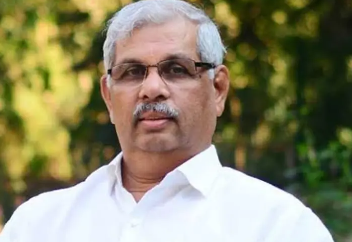 കേരളത്തിൽ നൂറുശതമാനം സാക്ഷരതയുണ്ടെങ്കിലും വിദ്യാഭ്യാസം ഇല്ലെന്ന് ഗവർണർ