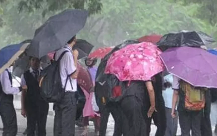 കനത്ത മഴ ;കണ്ണൂരിലെ വിദ്യാഭ്യാസ സ്ഥാപനങ്ങൾക്ക് അവധി പ്രഖ്യാപിച്ചു