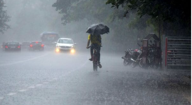 കാ​ല​വ​ര്‍​ഷം സ​ജീ​വ​മാ​കു​ന്നു ; കേ​ര​ള​ത്തി​ൽ അ​തി​തീ​വ്ര​മ​ഴ​യ്ക്ക് സാ​ധ്യ​ത