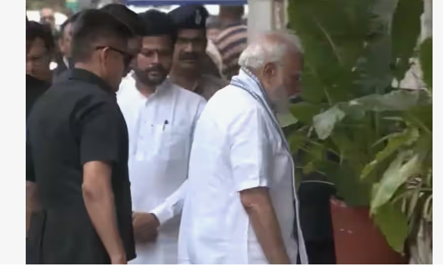 ദുരന്തഭൂമി സന്ദർശിച്ച് പ്രധാനമന്ത്രി ; പരുക്കേറ്റവരെ ആശുപത്രിയിലെത്തി കണ്ടു