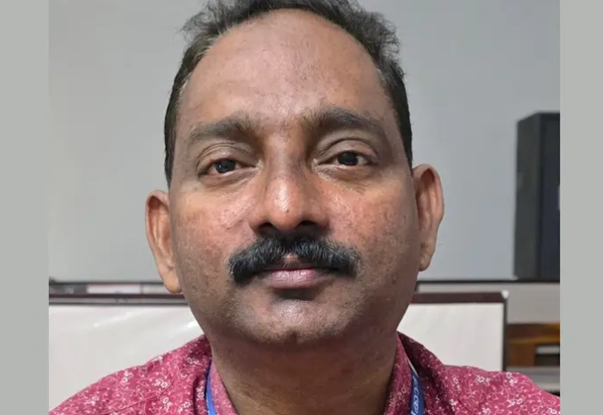 വി​മാ​നാ​പ​ക​ട​ത്തി​ല്‍ മരണപ്പെട്ട രഞ്ജിതയെ അധിക്ഷേപിച്ചു ; ഡെ​പ്യൂ​ട്ടി ത​ഹ​സി​ല്‍​ദാ​ര്‍​ക്ക് സ​സ്‌​പെ​ന്‍​ഷ​ന്‍