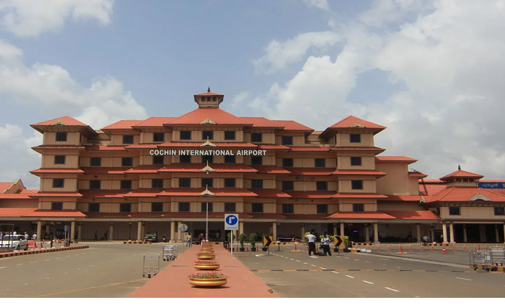 നെടുമ്പാശ്ശേരി വിമാനത്താവളത്തിൽ ബോംബ് ഭീഷണി