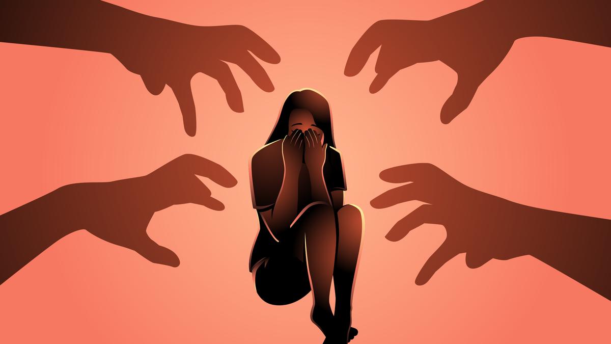 പ്രാ​യ​പൂ​ർ​ത്തി​യാ​കാ​ത്ത പെ​ൺ​മ​ക്ക​ളെ വ​ർ​ഷ​ങ്ങ​ളാ​യി പീ​ഡി​പ്പി​ച്ചു ; പി​താ​വ് അ​റ​സ്റ്റി​ൽ