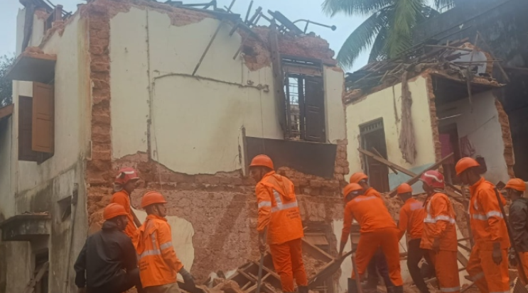 കെട്ടിടം തകര്‍ന്ന് അതിഥി തൊഴിലാളികളുടെ മരണം ; അന്വേഷണത്തിന് ഉത്തരവിട്ടു