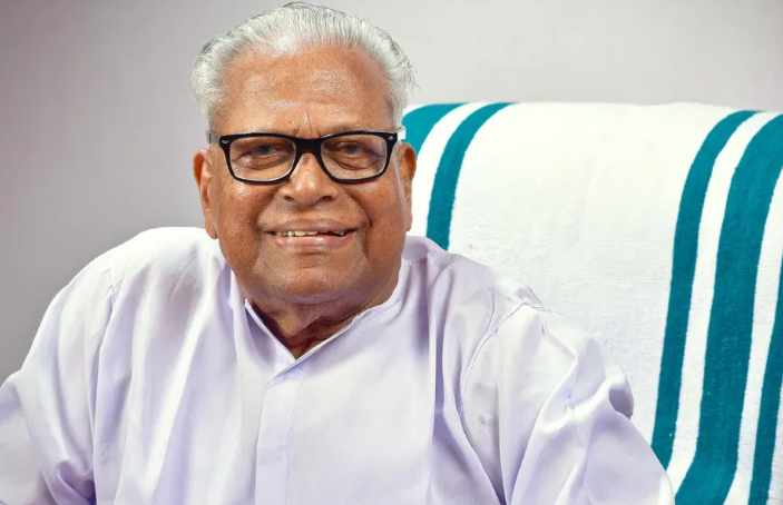 വി.​എ​സ്. അ​ച്യു​താ​ന​ന്ദ​ന്‍റെ ആ​രോ​ഗ്യ​നി​ല മാ​റ്റ​മി​ല്ലാ​തെ തു​ട​രു​ന്നു