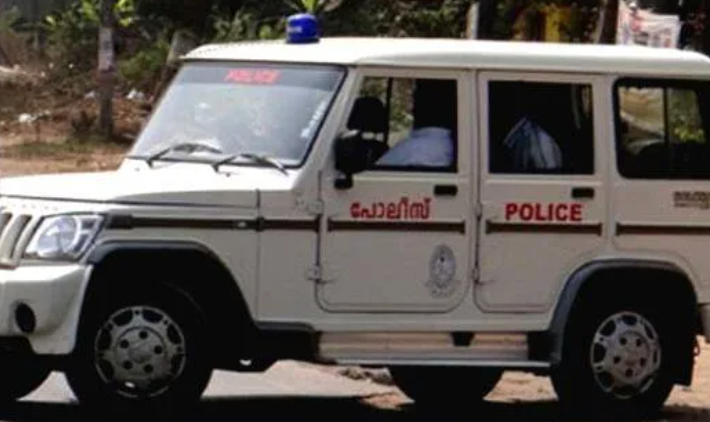 തൃശ്ശൂർ നെല്ലങ്കരയില്‍ പോലീസിന് നേരെ ഗുണ്ടാ ആക്രമണം