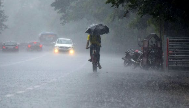 സം​സ്ഥാ​ന​ത്ത് ഇ​ന്നും അ​തി​ശ​ക്ത​മാ​യ മ​ഴ​യ്ക്ക് സാ​ധ്യ​ത