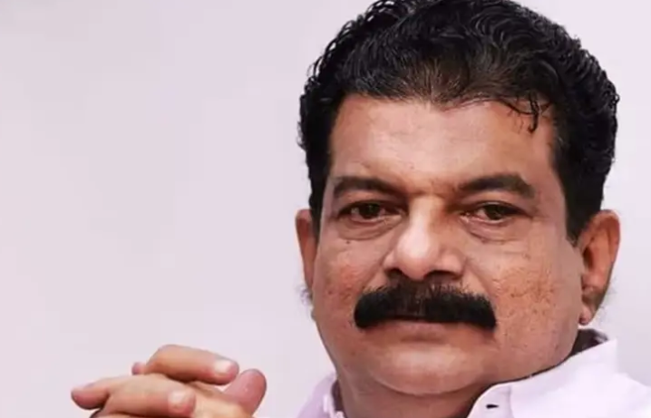 വി.എസിനെ വഞ്ചിച്ചതിന്റെ ഫലമാണ് പിണറായിയുടെ മുഖ്യമന്ത്രിസ്ഥാനമെന്ന് പി വി അന്‍വര്‍
