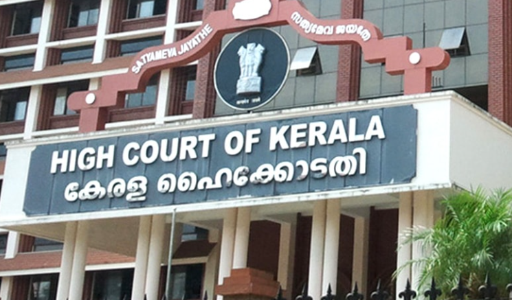 കപ്പലപകടത്തിന്റെ വിശദാംശങ്ങൾ സർക്കാരിനോട് ആവശ്യപ്പെട്ട് ഹൈക്കോടതി