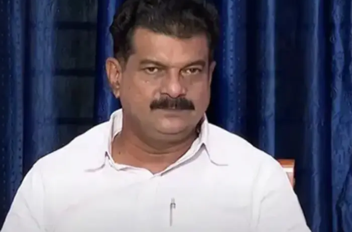 ആഭ്യന്തരവകുപ്പും വനംവകുപ്പും വേണം ; പത്രിക പിൻവലിക്കാൻ പുതിയ ഉപാധികൾ വെച്ച് പി വി അൻവർ