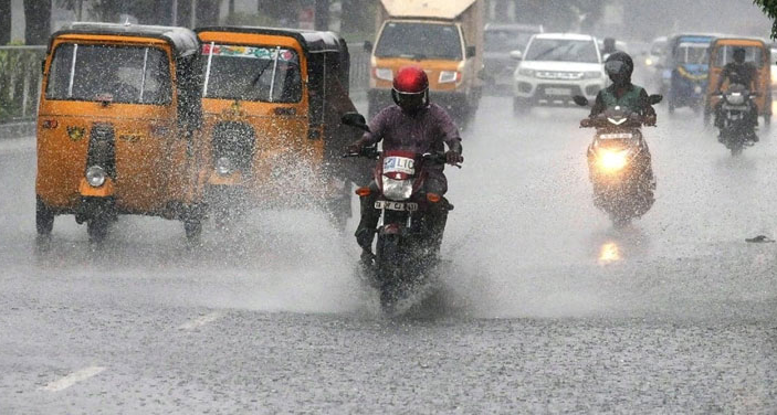 സംസ്ഥാനത്ത് ഒ​റ്റ​പ്പെ​ട്ട​യി​ട​ങ്ങ​ളി​ൽ‌ ഇ​ടി​മി​ന്ന​ലോ​ടു കൂ​ടി​യ മ​ഴ​യ്ക്ക് സാ​ധ്യ​ത