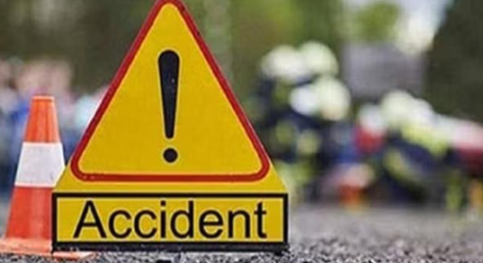 എ​രു​മ​പ്പെ​ട്ടി​യി​ൽ കാ​റു​ക​ൾ കൂ​ട്ടി​യി​ടി​ച്ച് അപകടം ; ഏ​ഴ് പേ​ർ​ക്ക് പ​രി​ക്ക്