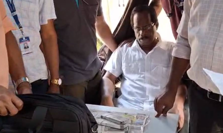 കൈക്കൂലി വാങ്ങിയതിന് വിരമിച്ച അധ്യാപകന്‍ പിടിയില്‍