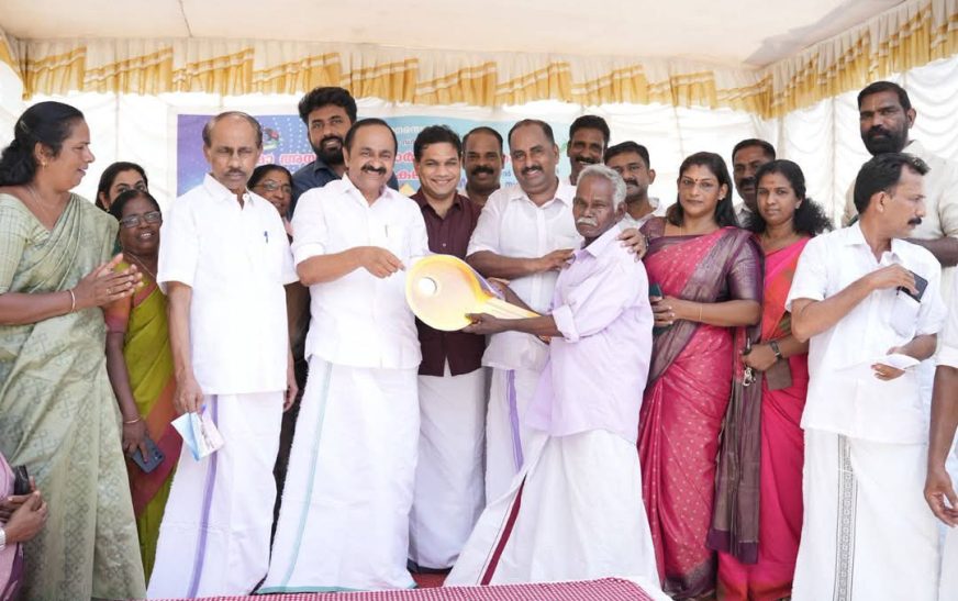 പാർപ്പിട സമുച്ചയത്തിൻ്റെ താക്കോൽ കൈമാറ്റം വി.ഡി സതീശൻ നിർവ്വഹിച്ചു