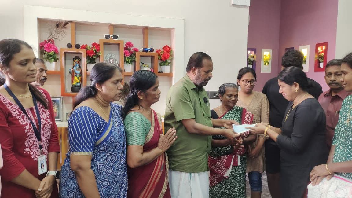 അപകടത്തിൽ മരിച്ച മത്സ്യത്തൊഴിലാളി ഷിബുവിൻ്റെ കുടുംബത്തിനു ധനസഹായം കൈമാറി