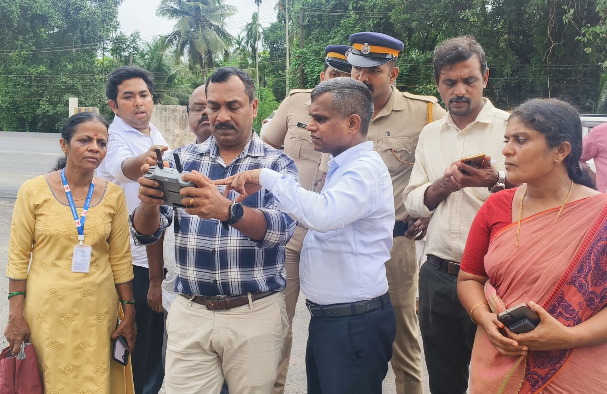 വീരമല കുന്നിൽ ജില്ലാ കളക്ടർ കെ ഇമ്പശേഖറിന്റെ നേതൃത്വത്തിൽ ഡ്രോൺ സർവ്വേ