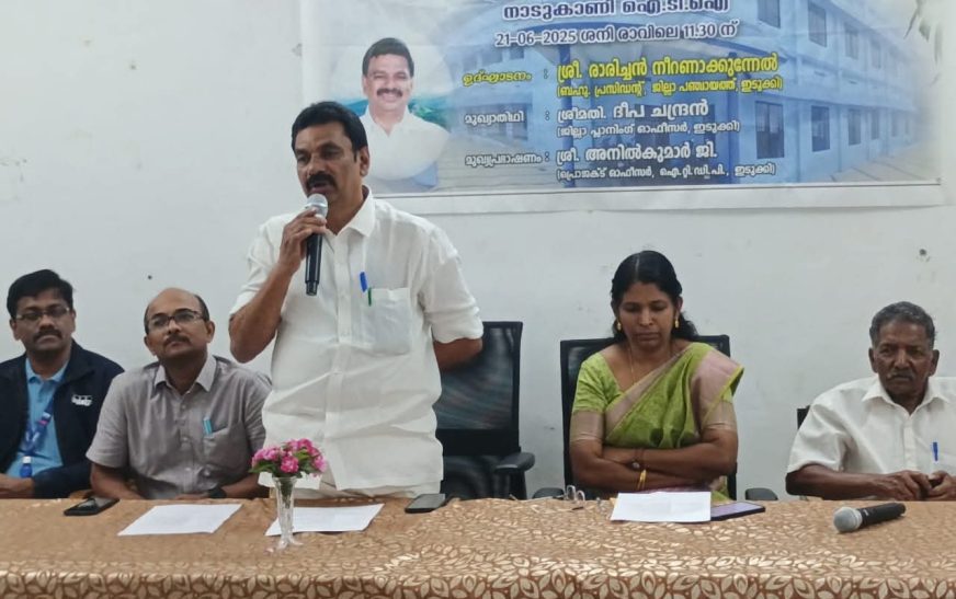 ലാപ്‌ടോപ്പുകള്‍ വിതരണം ചെയ്തു