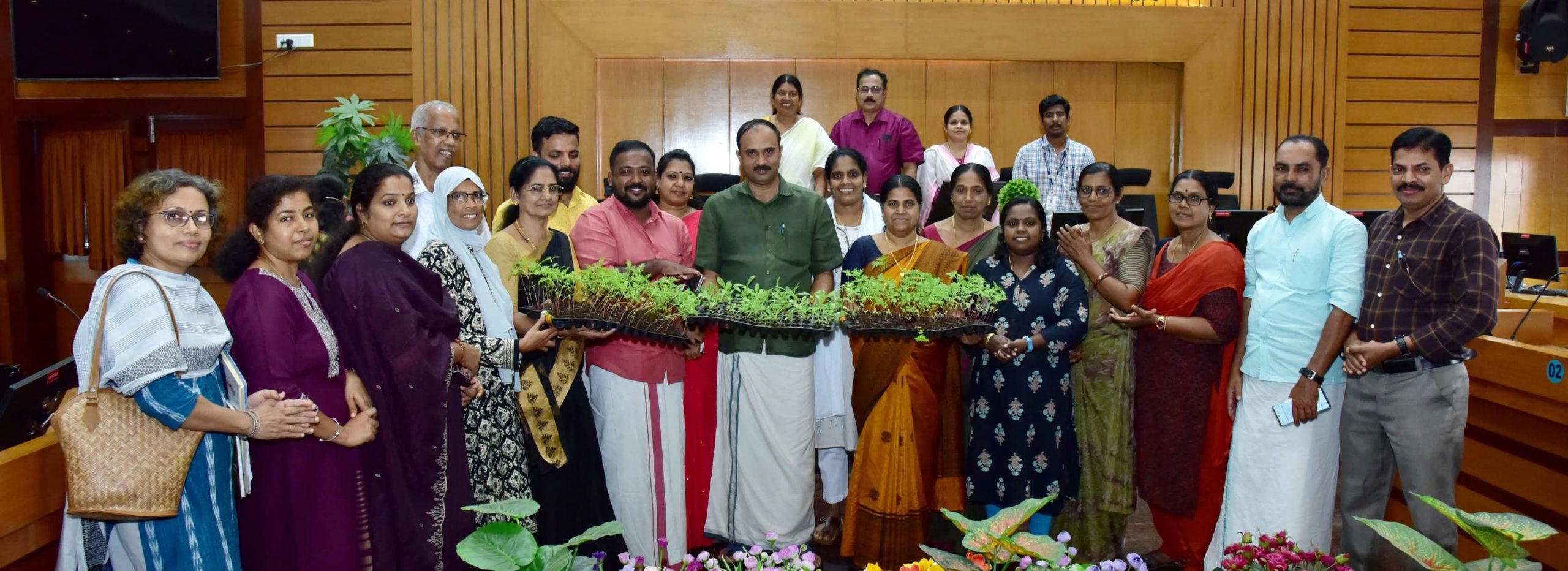 ഓണത്തിന് ഒരു കൊട്ട പൂവ്; തൈകള്‍ വിതരണം ചെയ്തു